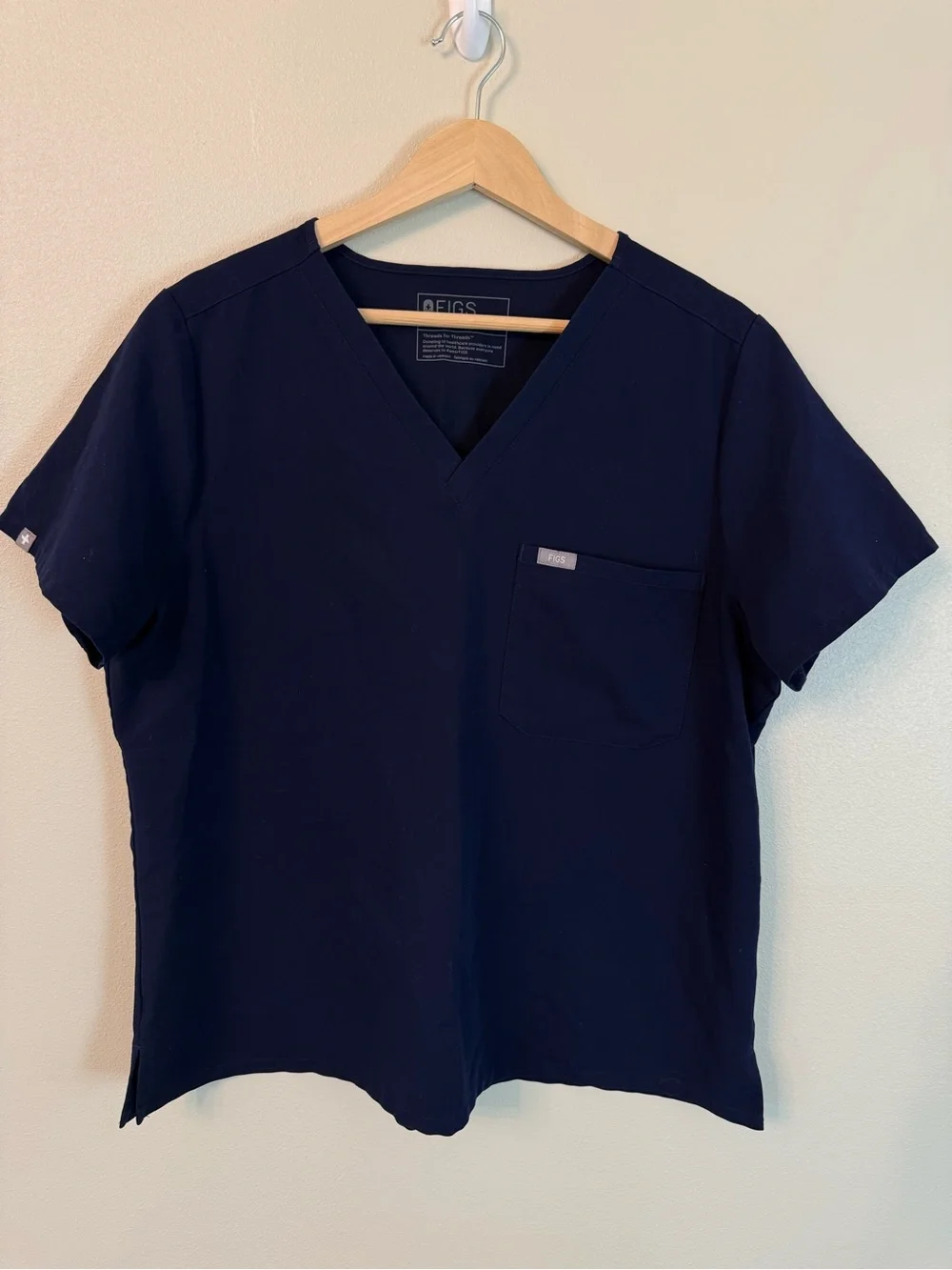 Figs Navy Blue Catarina One Pocket V-Neck Women's Scrub Top Size XL Petite - Picture 3 of 9